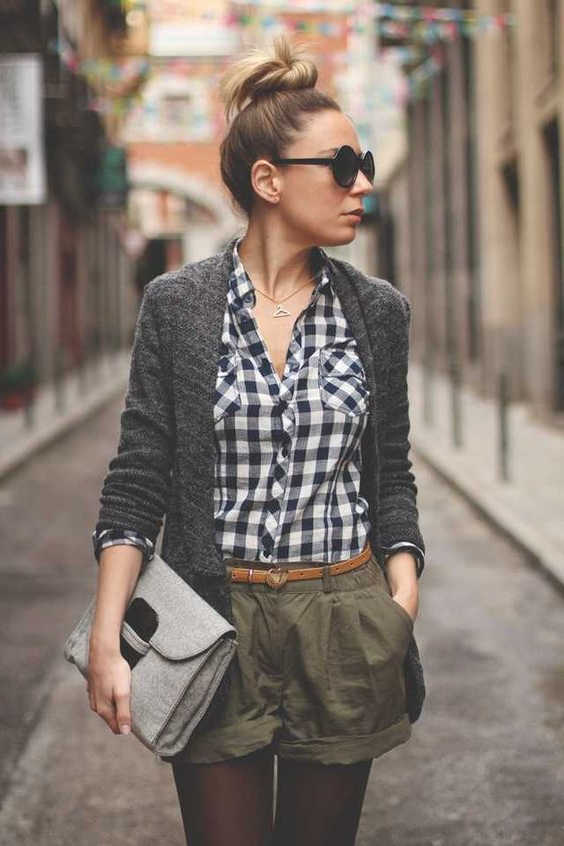 Khaki shorts 2025 women outfit