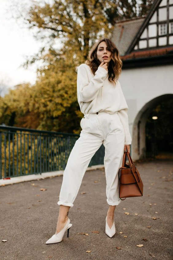 white mom jeans outfit