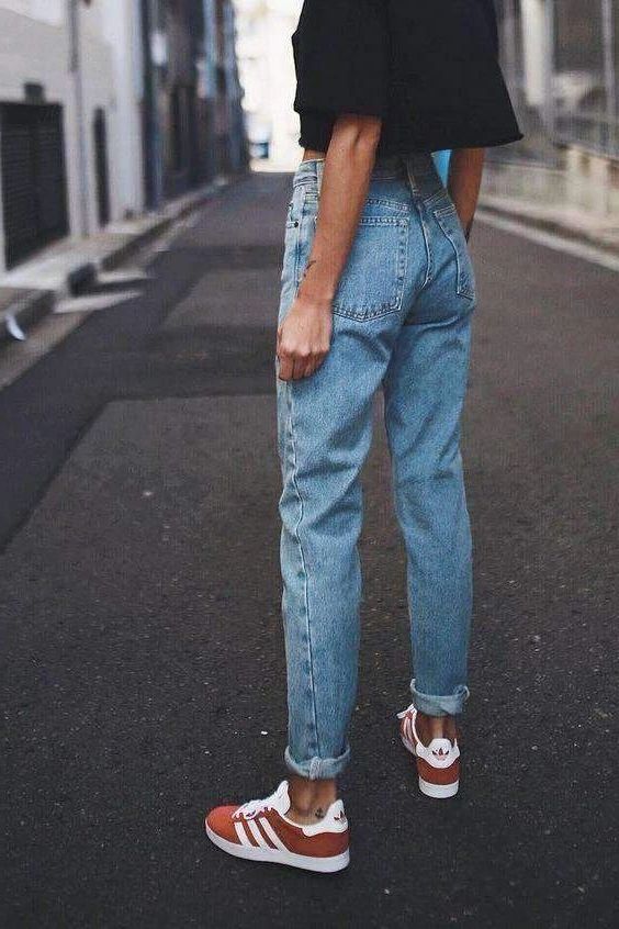 How To Wear Sneakers with Jeans: Jaw Dropping Street Looks 2022