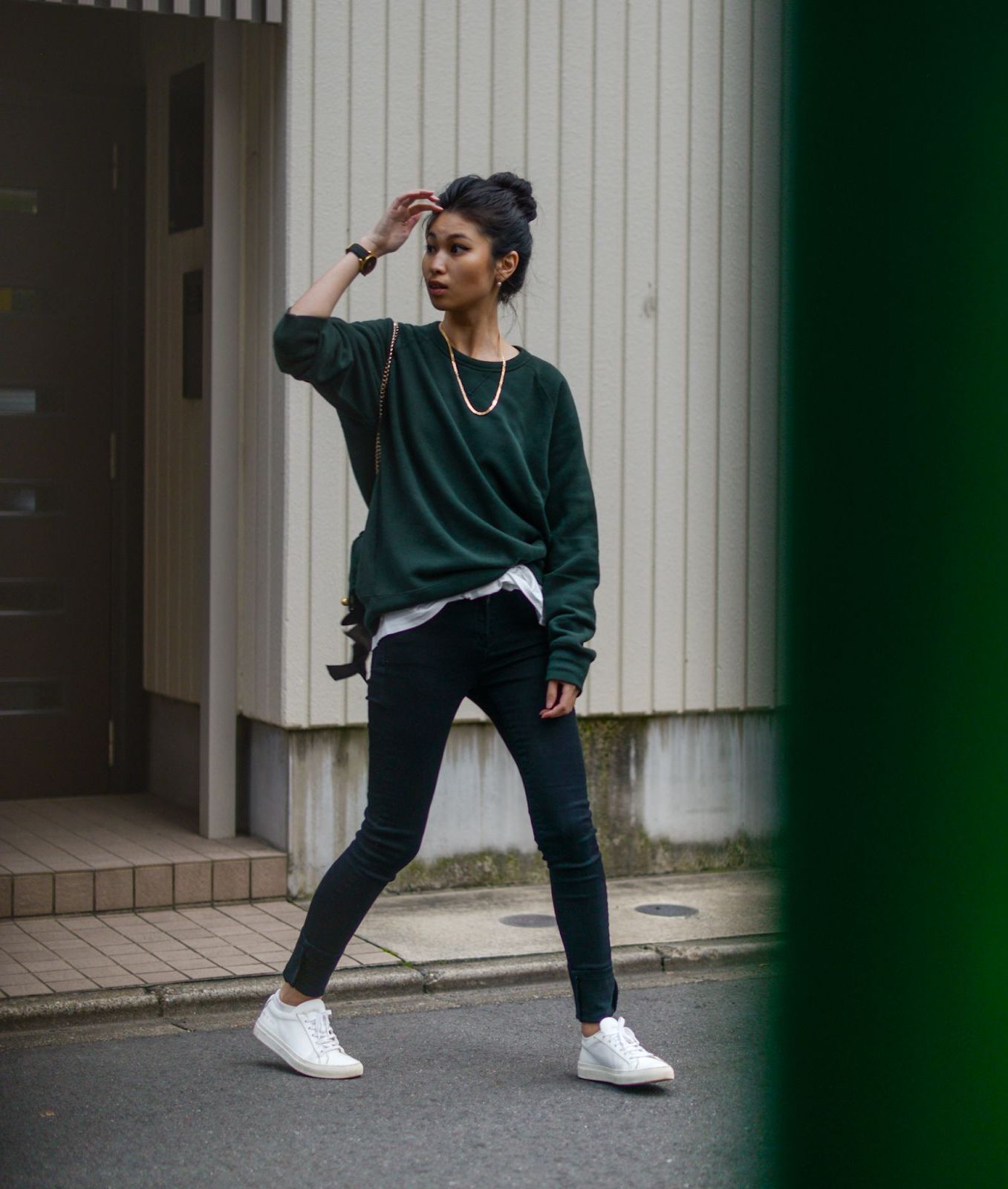 How To Wear Emerald Green Outfits Easy Style Guide Inspiration 2022