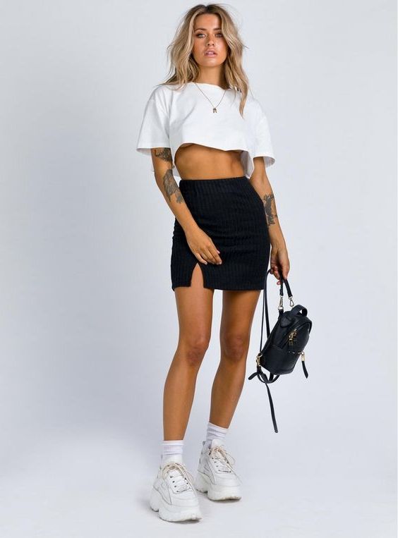 black mini skirt outfit summer