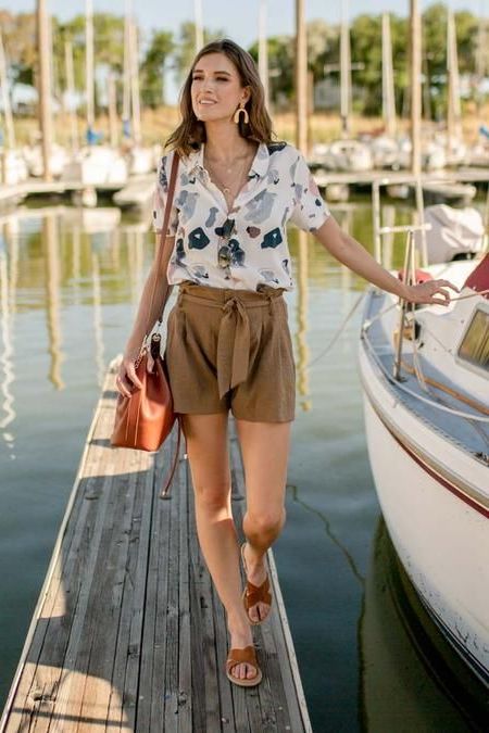 Paper Bag Waist Shorts Outfits You Might Give A Try This Year 2022