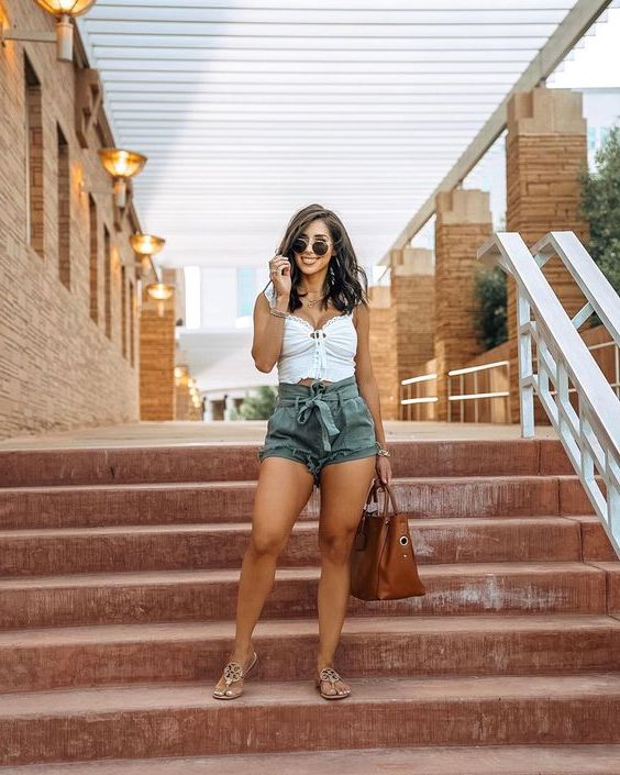 Paper Bag Waist Shorts Outfits You Might Give A Try This Year 2022