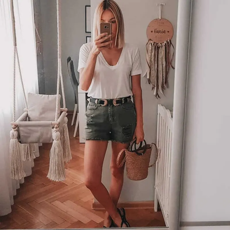 How to Wear Khaki Shorts For Women: Perfect Outfits To Try Now 2023