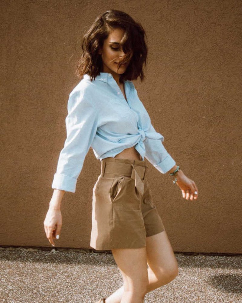 How to Wear Khaki Shorts For Women: Perfect Outfits To Try Now 2022