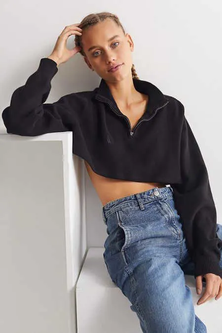 Crop Top Outfits: Ultimate Guide For Women 2023