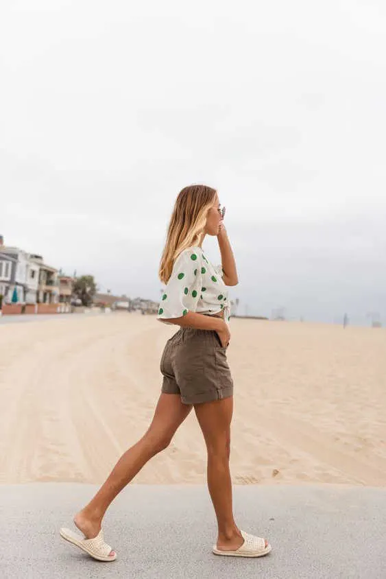 How to Wear Khaki Shorts For Women: Perfect Outfits To Try Now 2023