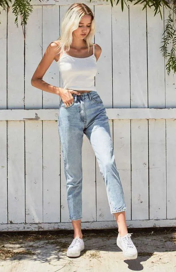 You Should See These 25 Mom Jeans Outfit Ideas 2023