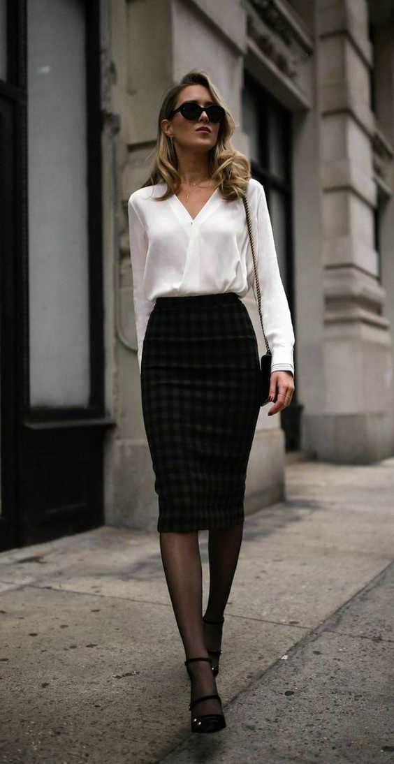 Grey pencil skirt outfit, Outfits with pencil skirts ways to wear pencil  skirts, 26 Attractif Des modèles 