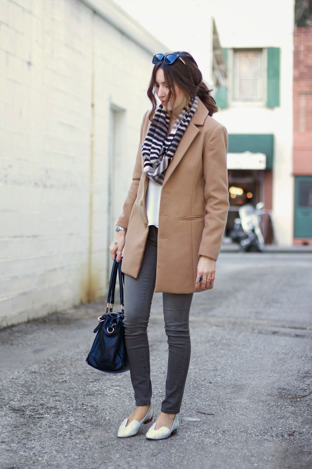 Best Scarf Colors For Camel Coats: Ultimate Street Style Ideas 2021 ...