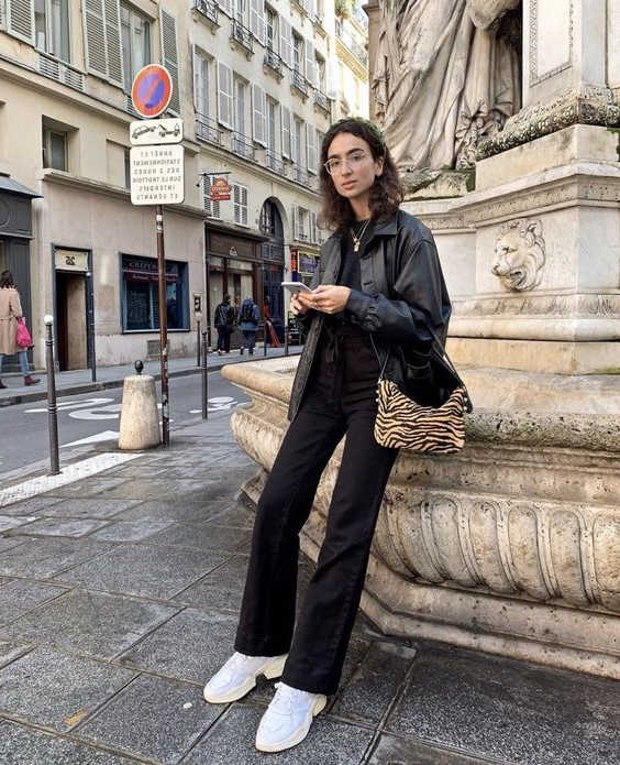 Black Jeans And White Sneakers Easy Outfit Ideas 2022