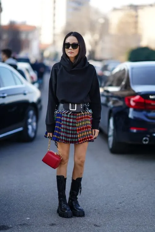 How To Wear Hoodies For Spring: Approved Street Style Ideas 2023 ...