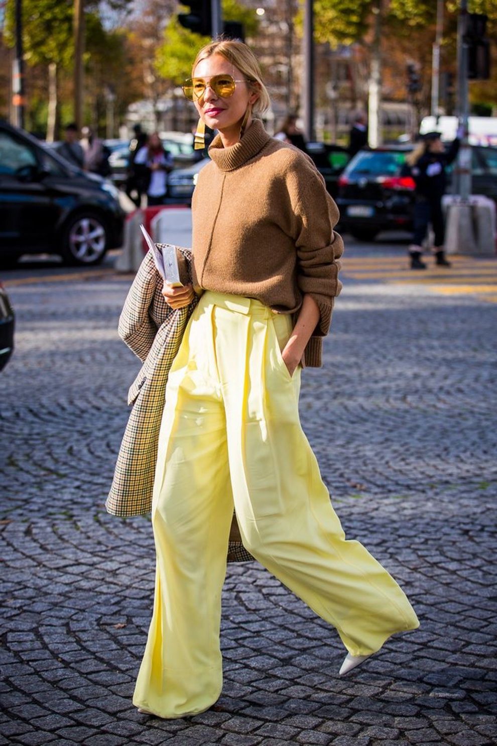 How To Wear Yellow: Jaw-Dropping Street Style Inspiration 2022 ...
