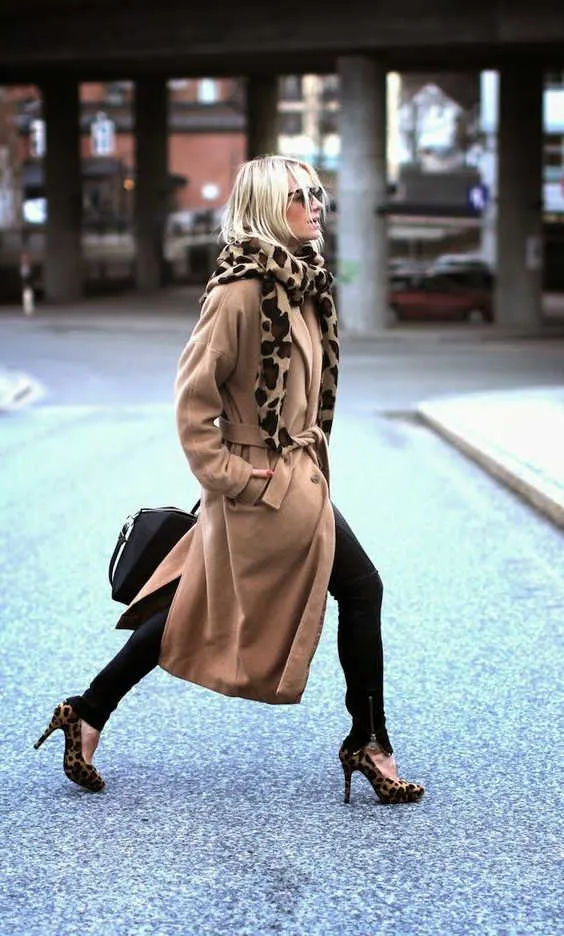 Best Scarf Colors For Camel Coats: Ultimate Street Style Ideas 2023