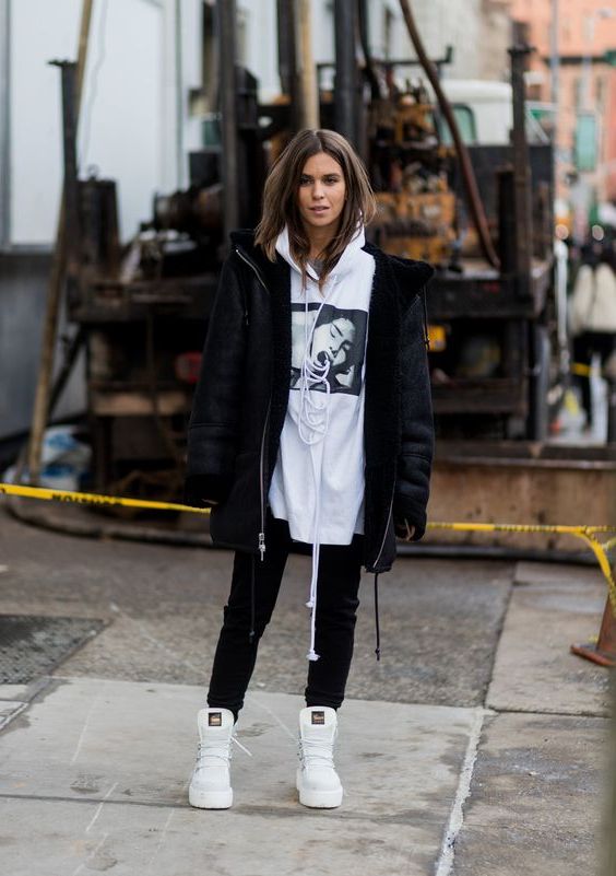 Should You Wear Oversized Outfits: How To Wear It Without Looking Big 2023