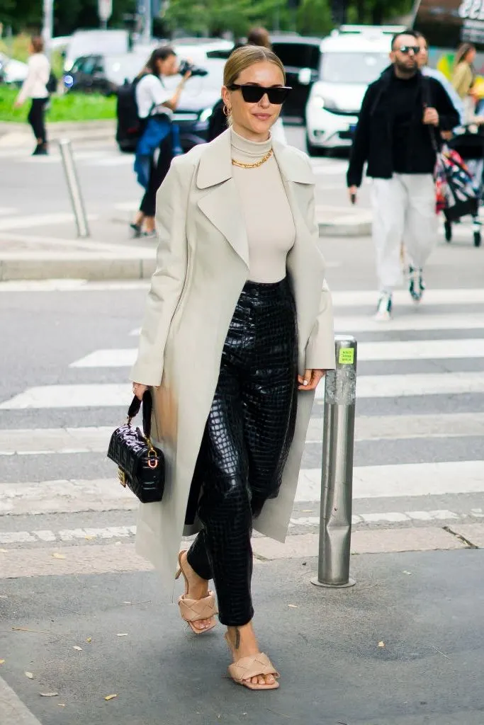 Easy Guide How To Wear Turtlenecks: Effortless Street Looks 2023