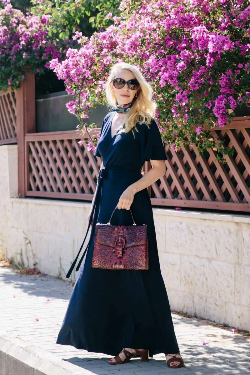 How To Look Good In A Black Maxi Dress: Epic Inspiration 2023