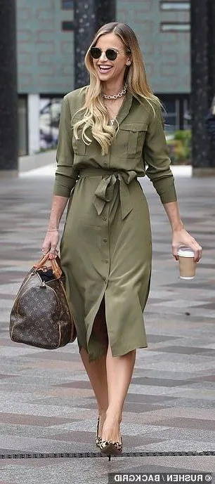 What Shoes Can I Wear Green Dresses With: Easy Street Style Looks 2023