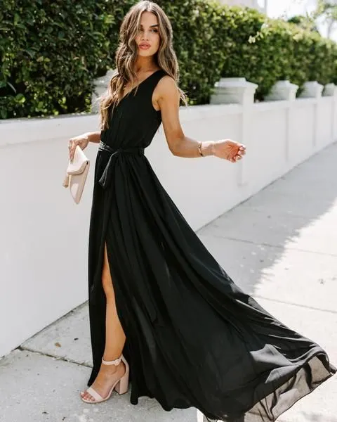 How To Look Good In A Black Maxi Dress: Epic Inspiration 2023