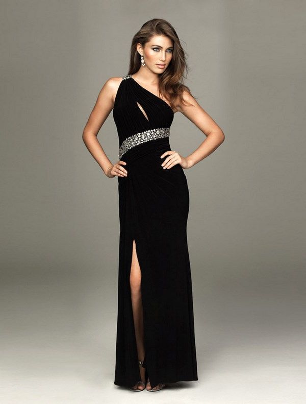 How To Look Good In A Black Maxi Dress: Epic Inspiration 2023