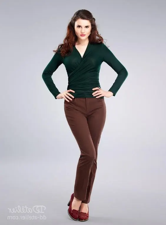 Brown Pants Outfit Best Looks For Women 2023  Fashion Canons