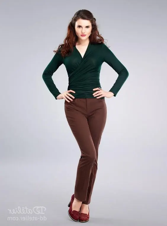 Brown Pants Outfit: Best Looks For Women 2023