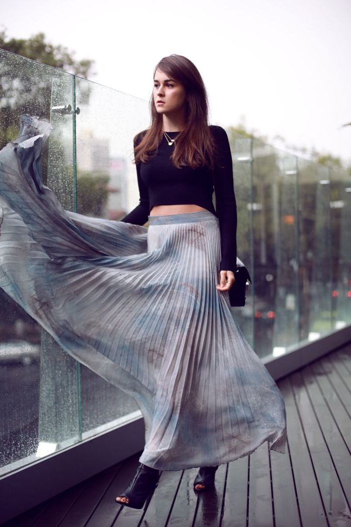 Crop Top Outfits With Skirt: One And Only Guide 2022