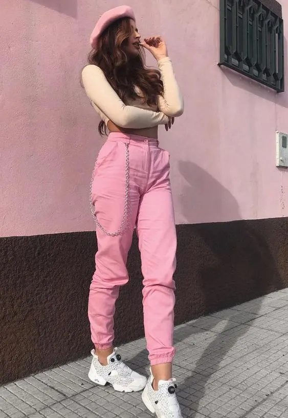 Casual Pink Jeans Outfit on Stylevore