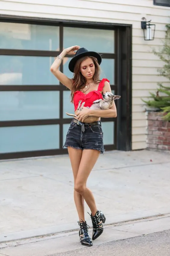 Crop Tops Trend That Will Have You Looking Chic 2023