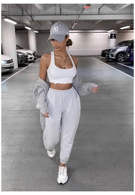 Crop Tops Trend That Will Have You Looking Chic 2023