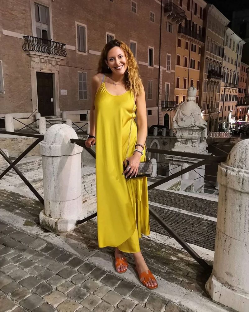 What To Wear With Hermes Oran Sandals: 19 Simple Outfit Ideas 2022