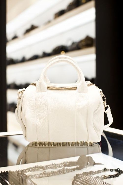 How To Wear White Bags For Ladies: 24+ Outfit Ideas 2023