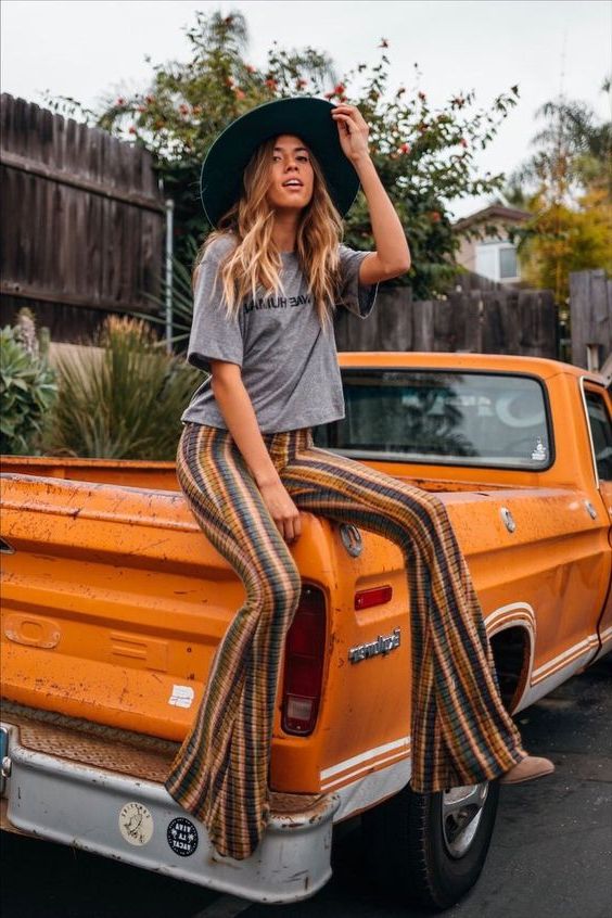 How To Wear 1970 Outfits: Seventies Style Is Back 2022