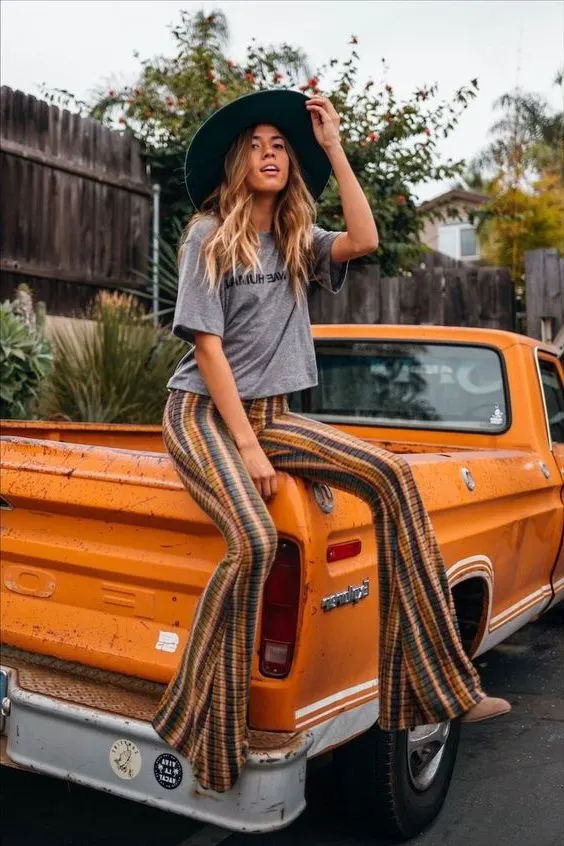 How To Wear 1970 Outfits: Seventies Style Is Back 2023