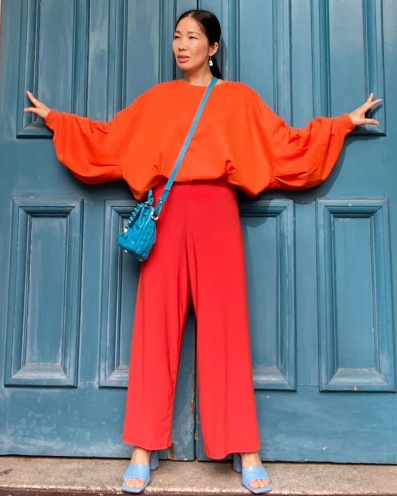 How To Wear Orange And Blue In Women's Outfits 2023
