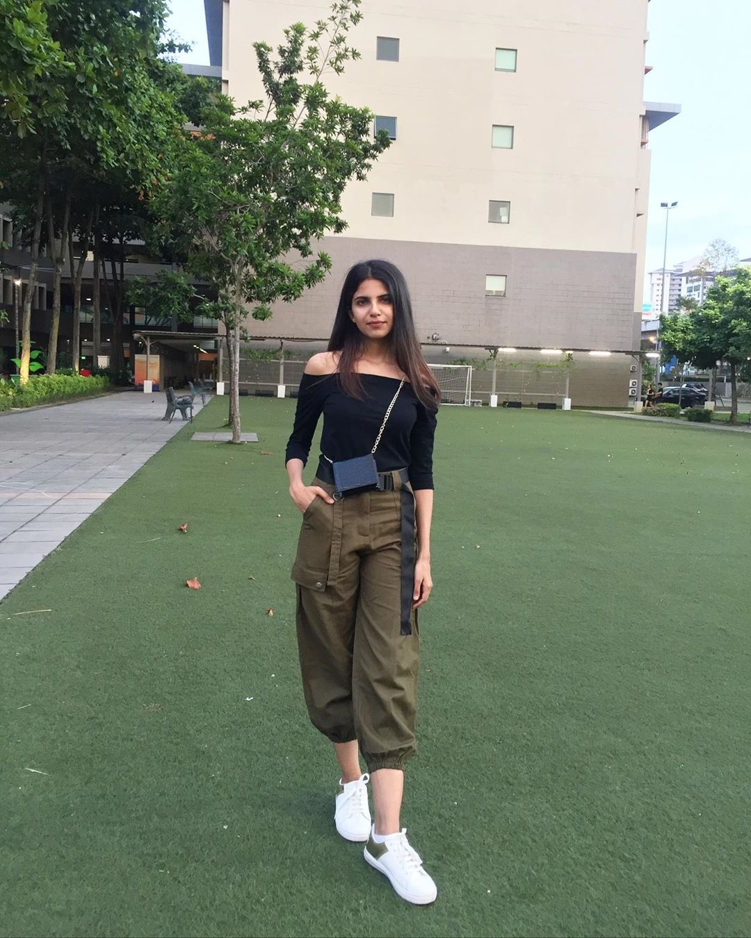 How To Wear Cargo Pants: Best Street Style Guide 2023 | Fashion Canons