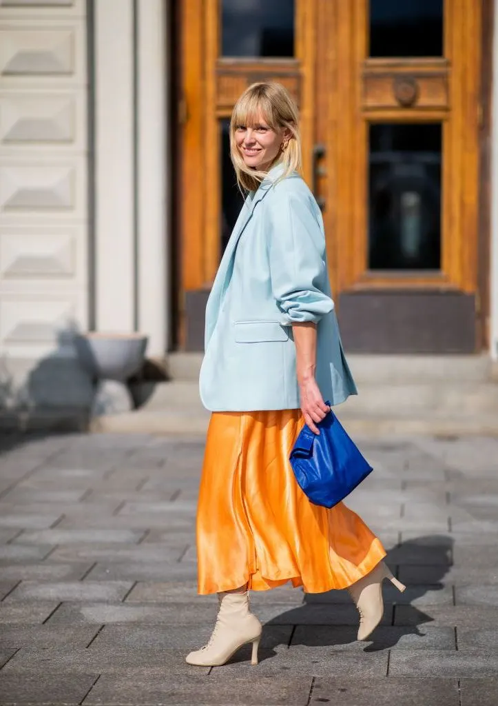 How To Wear Orange And Blue In Women's Outfits 2023