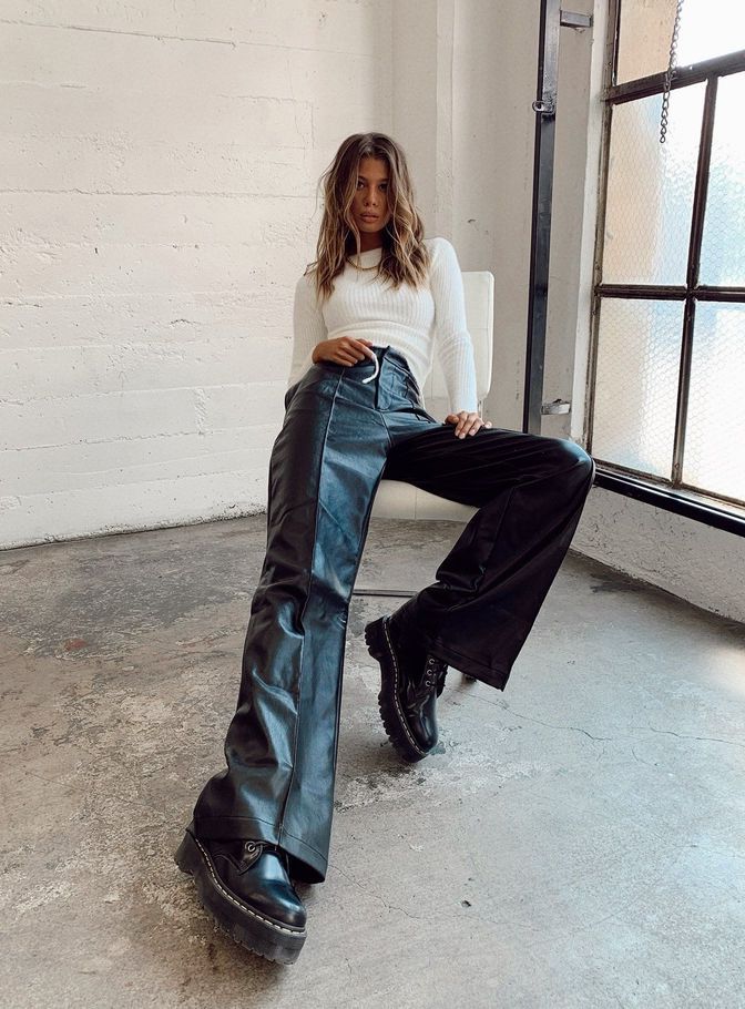 accelerator Embody Missing What Are The Best Shoes To Wear With Flares: 22 Best Outfit Ideas 2022 |  Fashion Canons