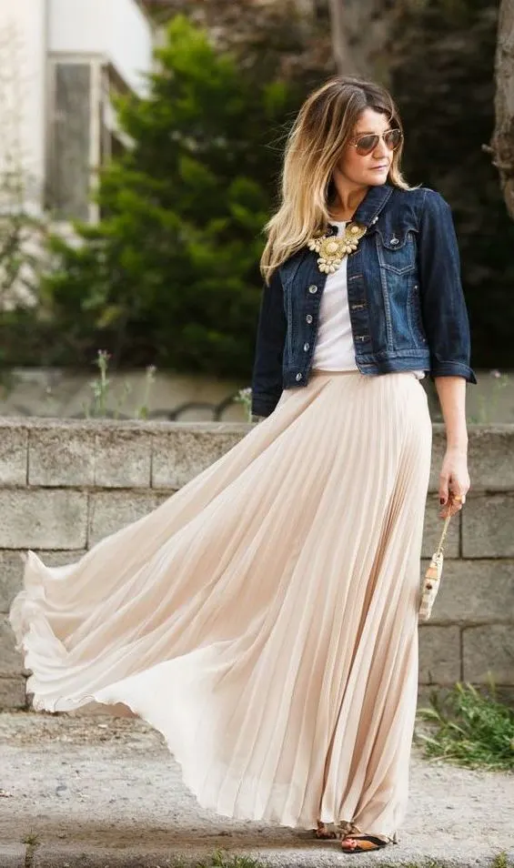 How To Wear Pleated Skirts: Best Street Style Looks 2023