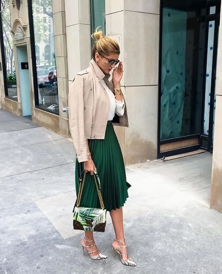 How To Wear Pleated Skirts: Best Street Style Looks 2023