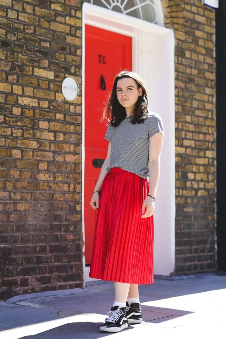 How To Wear Pleated Skirts: Best Street Style Looks 2023