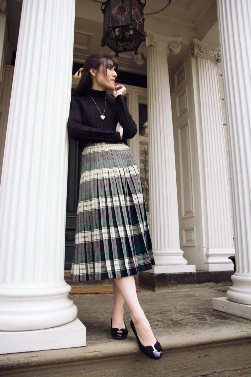 How To Wear Pleated Skirts: Best Street Style Looks 2023