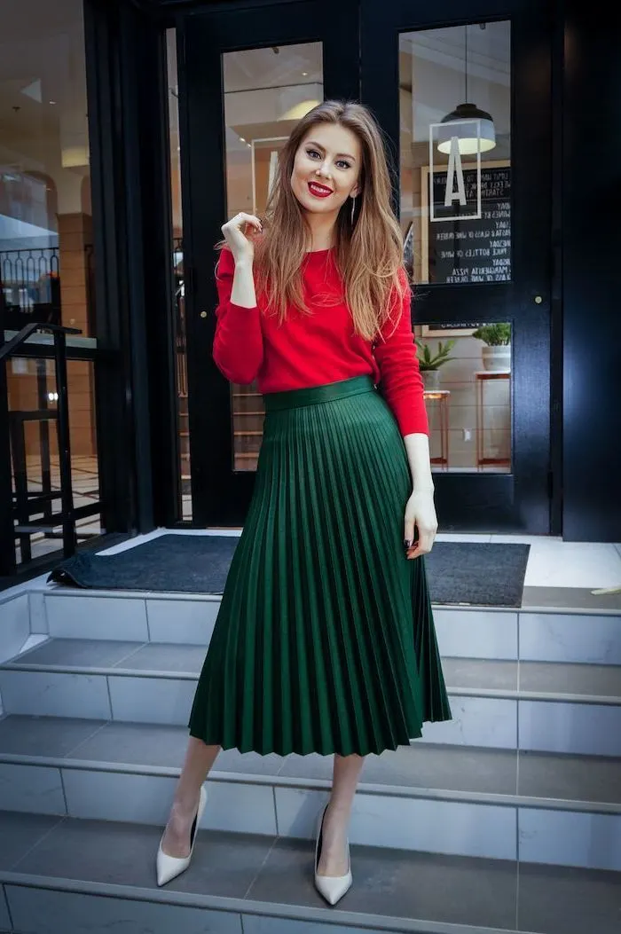 How To Wear Pleated Skirts: Best Street Style Looks 2023