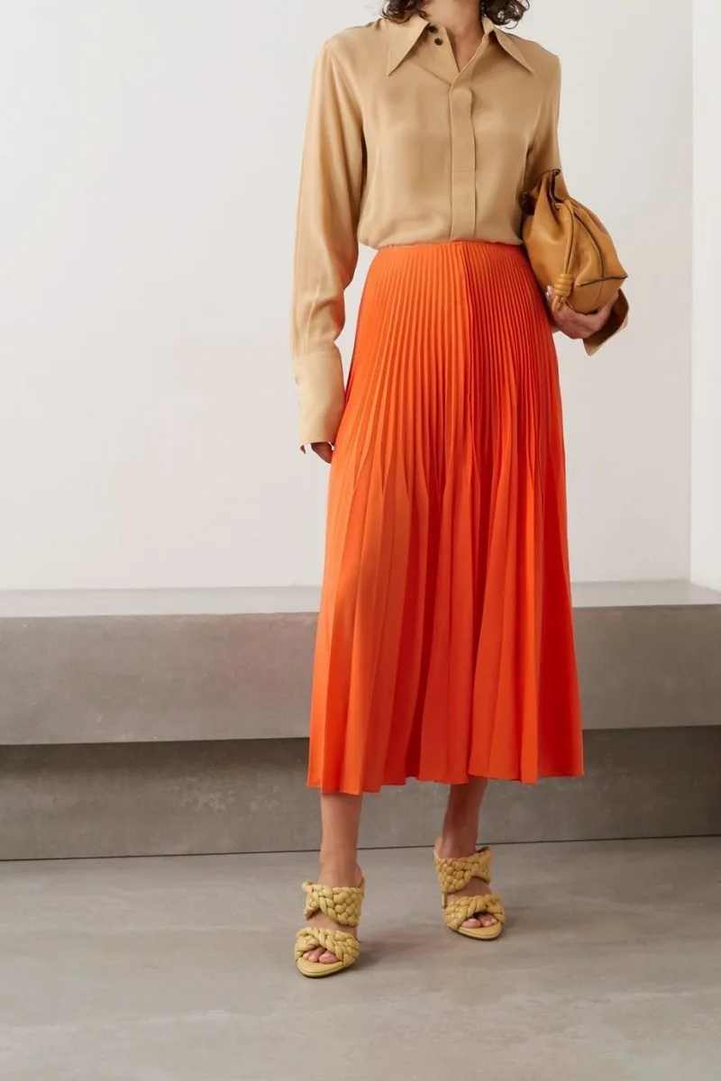 How To Wear Pleated Skirts: Best Street Style Looks 2023