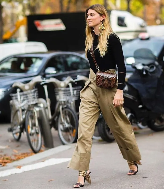 Outfits With Khaki Pants For Women: Easy Style Guide To Follow This Year 2023