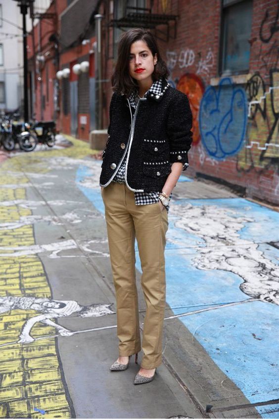 Outfits With Khaki Pants For Women: Easy Style Guide To Follow This Year 2022