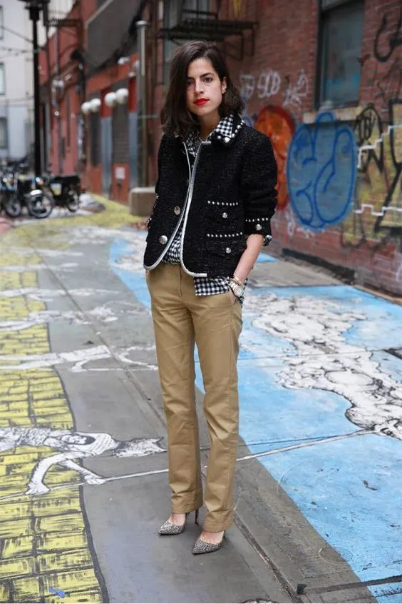 Outfits With Khaki Pants For Women: Easy Style Guide To Follow This Year 2023