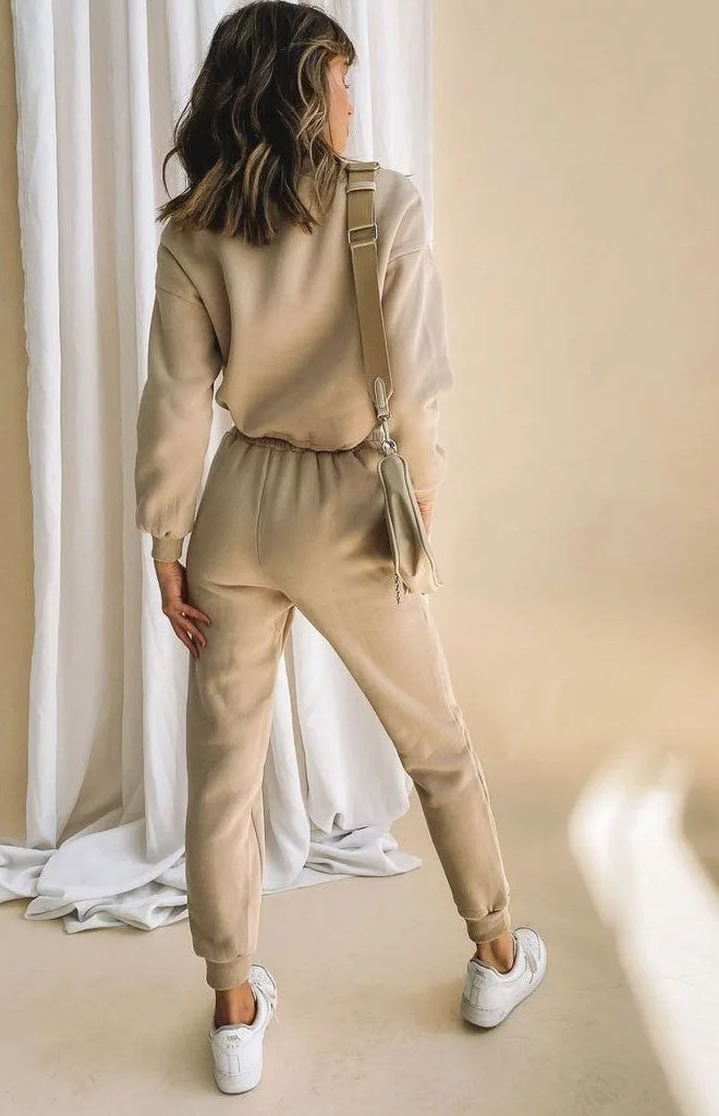 Outfits With Khaki Pants For Women: Easy Style Guide To Follow This Year 2023