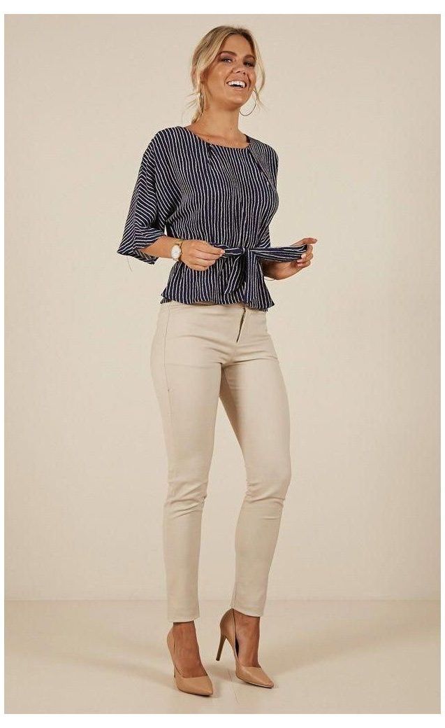 Outfits With Khaki Pants For Women: Easy Style Guide To Follow This Year 2022