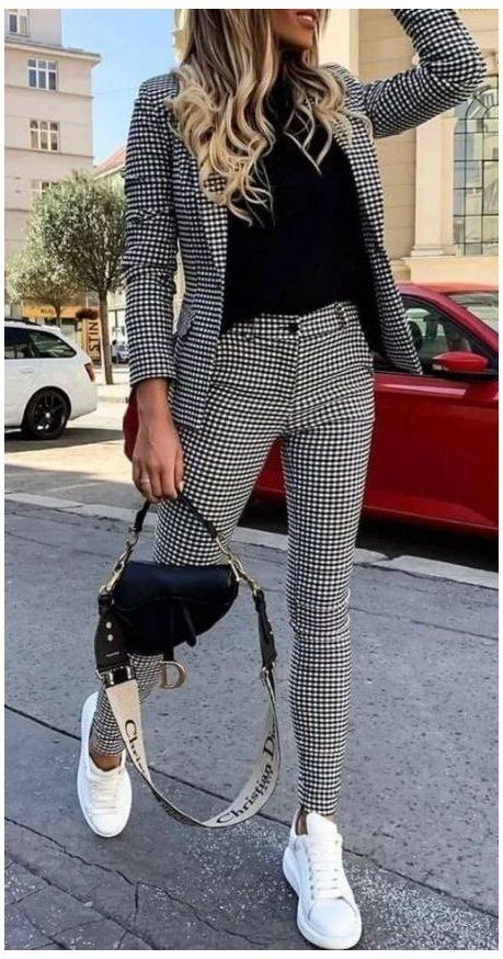 41 Work Outfits For Spring: Easy Looks For Professional Women 2022